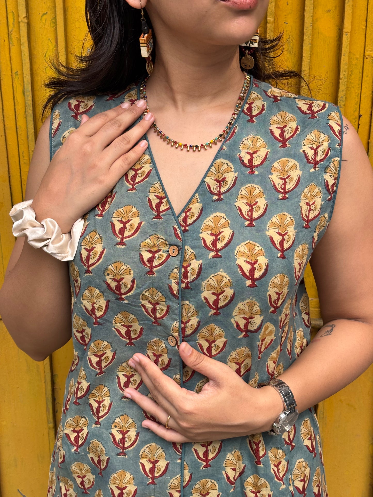 Mishti Sleeveless Kurta
