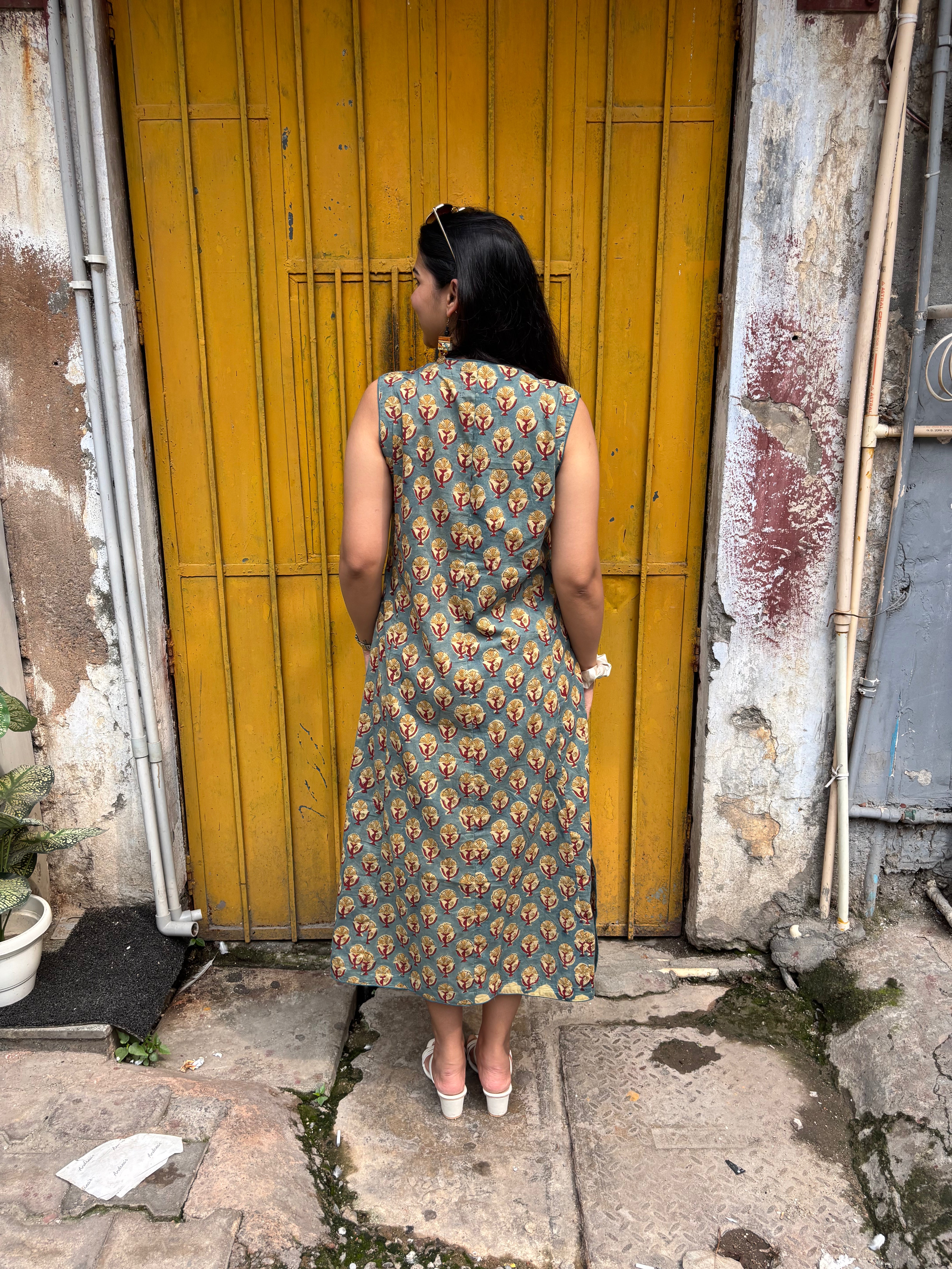 Mishti Bagru Hand Block Print Cotton Sleeveless Kurta