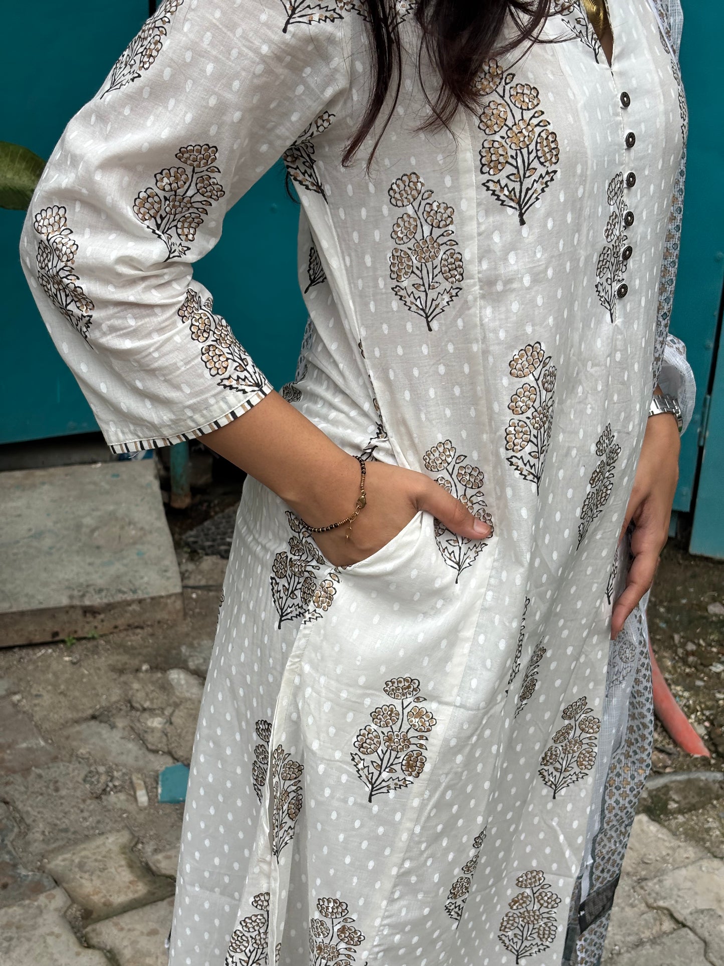 Kaari Kurta Set with Pants