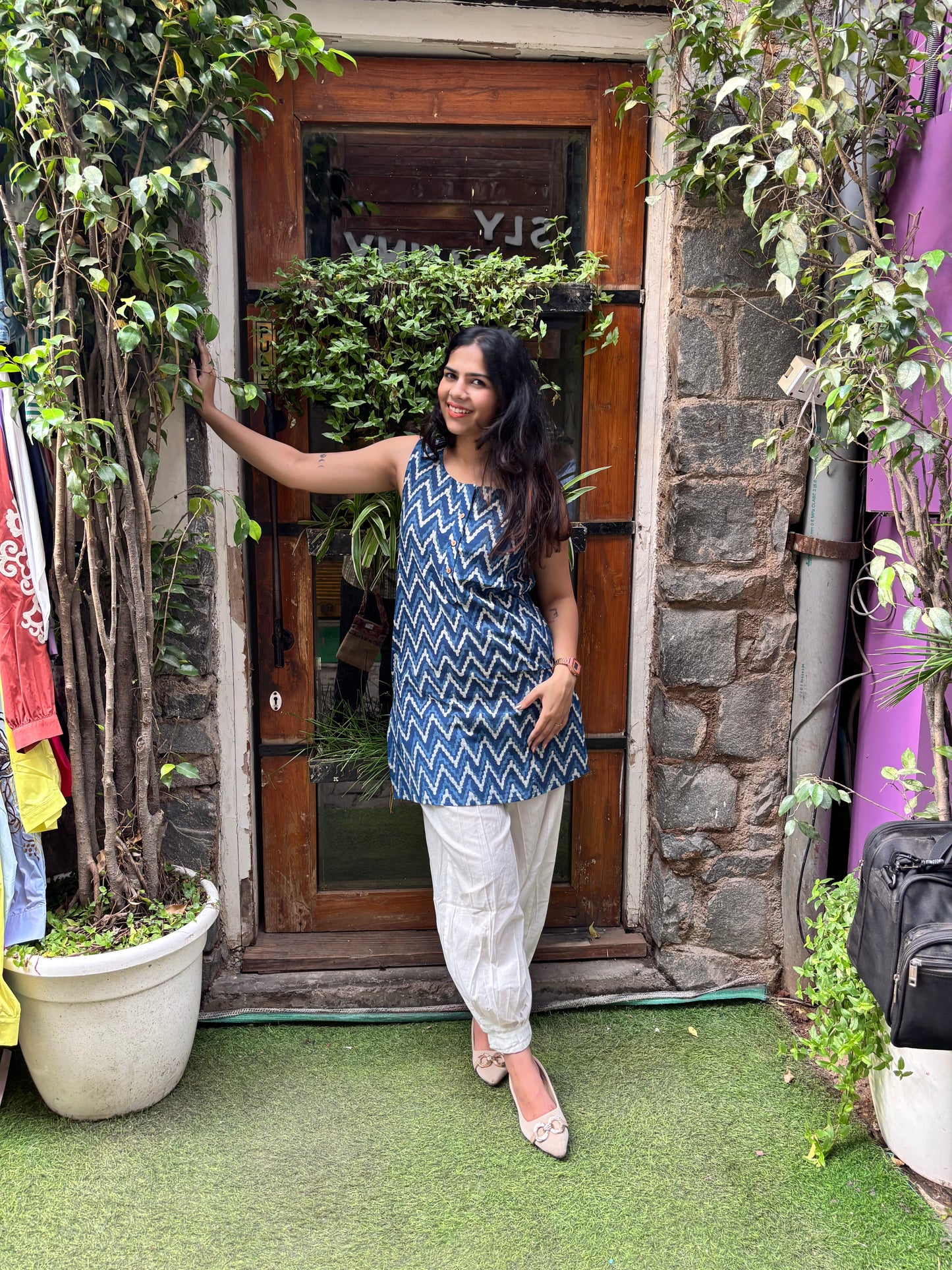 Viaana Indigo Hand Block Print Cotton Sleeveless Kurti