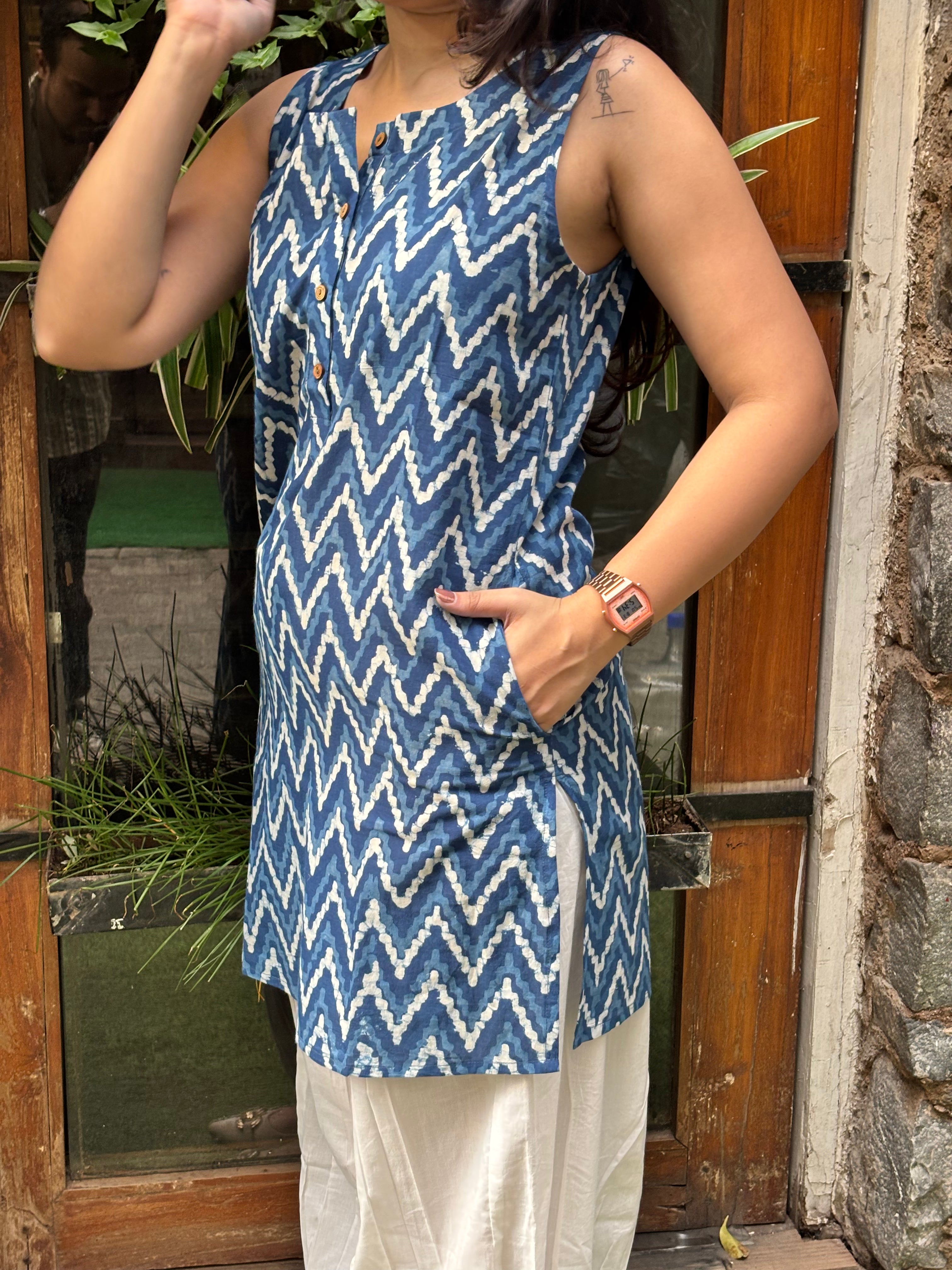 Viaana Indigo Hand Block Print Cotton Sleeveless Kurti
