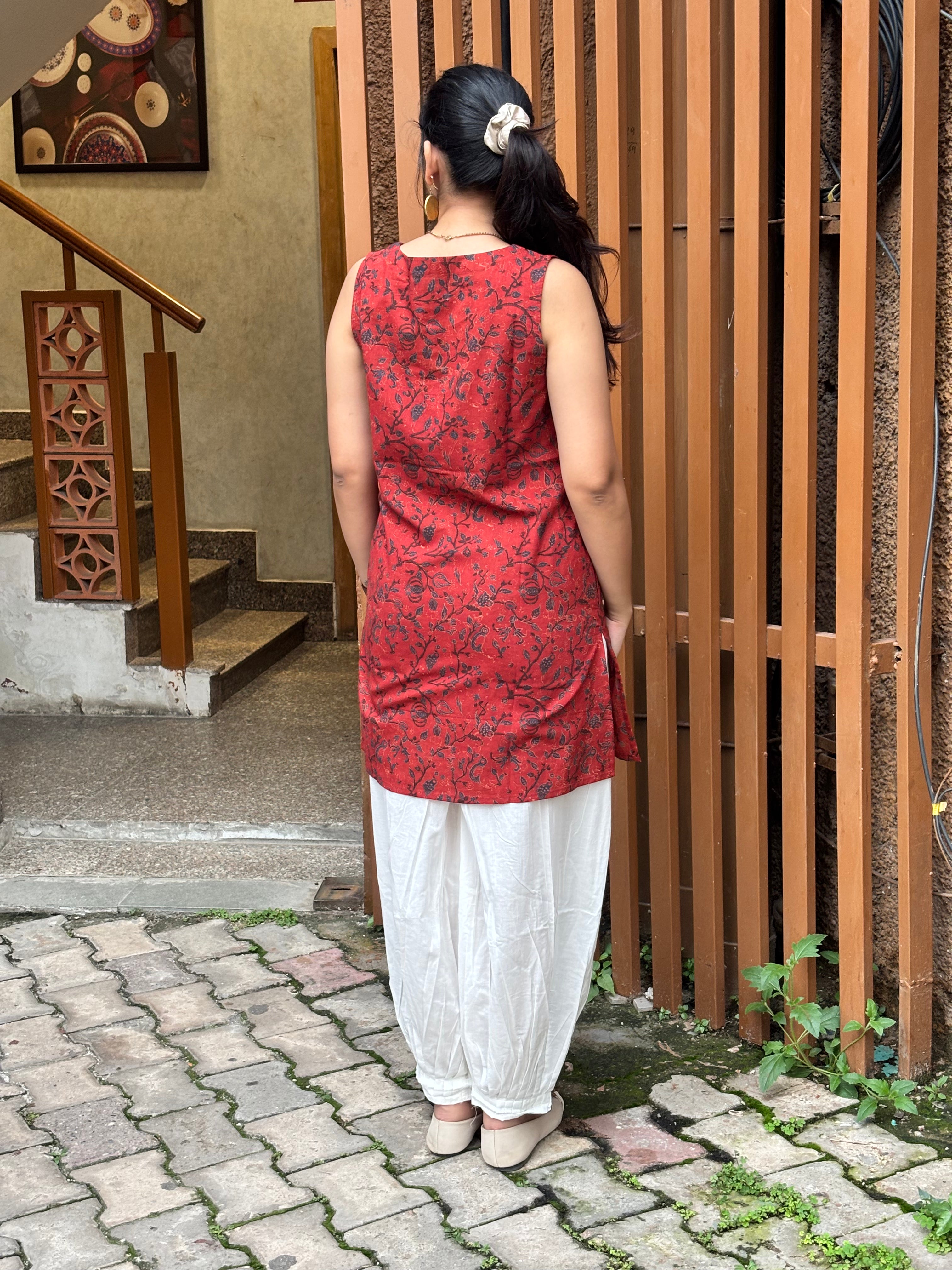 Ridah Ajrakh Hand Block Print Cotton Sleeveless Kurti