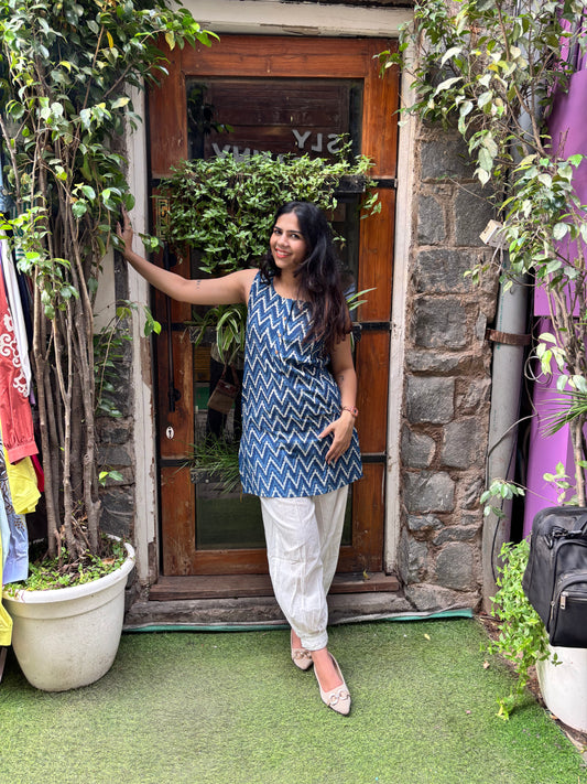 Viaana Indigo Hand Block Print Cotton Sleeveless Kurti